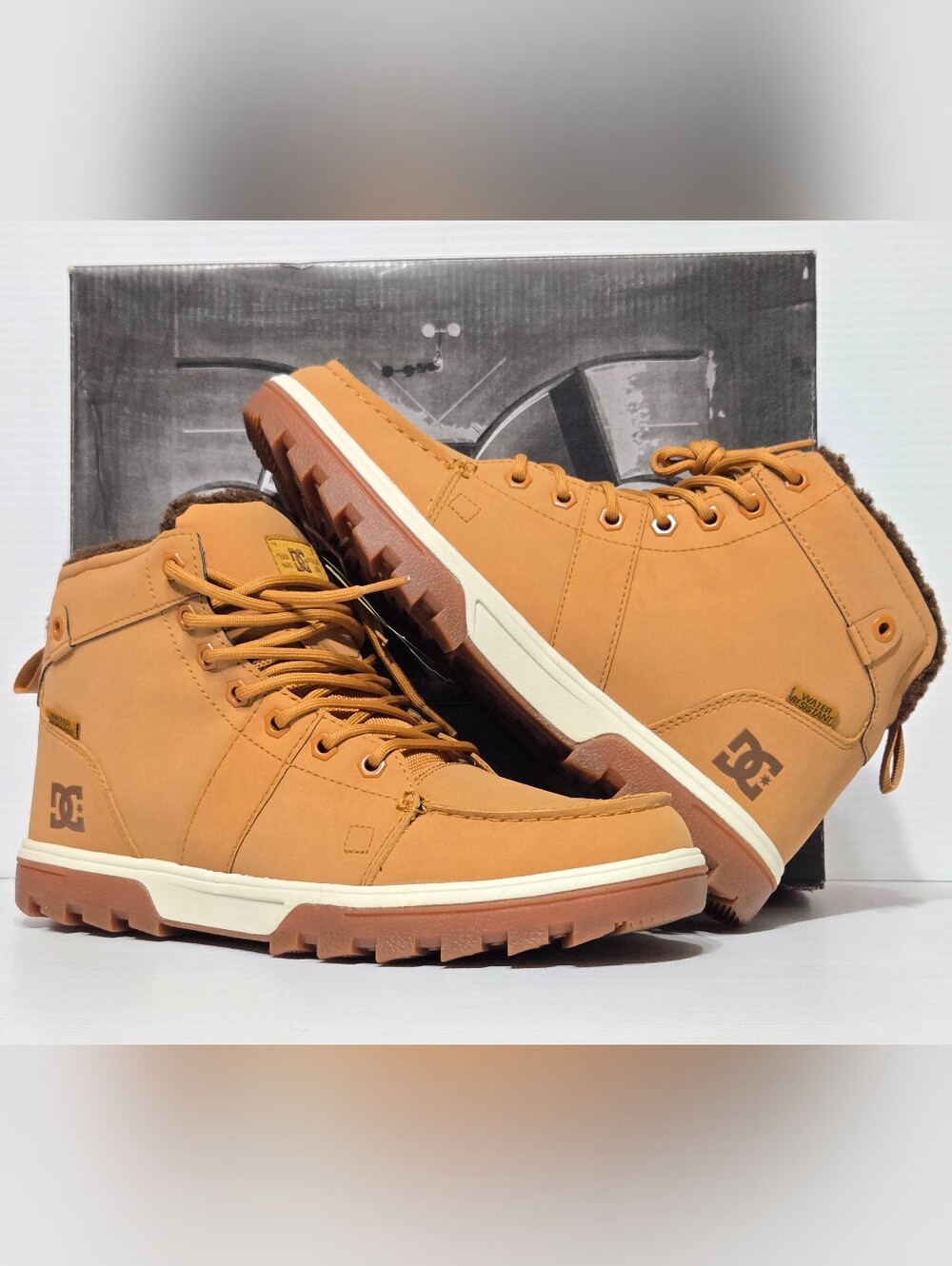 DC Shoes Woodland Mens Size 8 Water Resistant